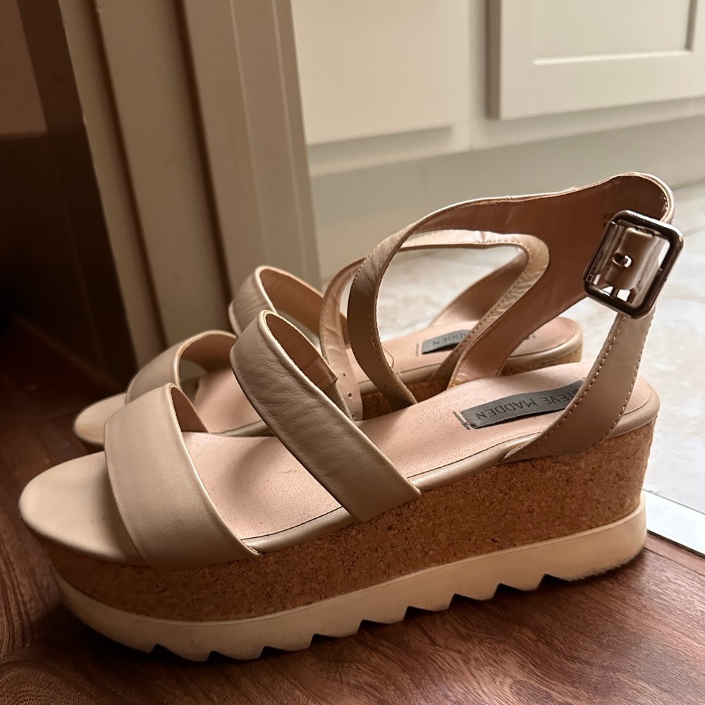 Vintage Steve Madden Tan Beige Leather Zig Zag Platform Sandals in Size 8 - Picture 2 of 8